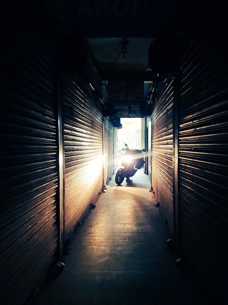MahindraMojo_'s tweet photo. The #Mojo is truly versatile. As comfortable parked inside a shop in Gosaigaon as it is on the track. #MojoNETrails https://t.co/XvfIqd4d0n
