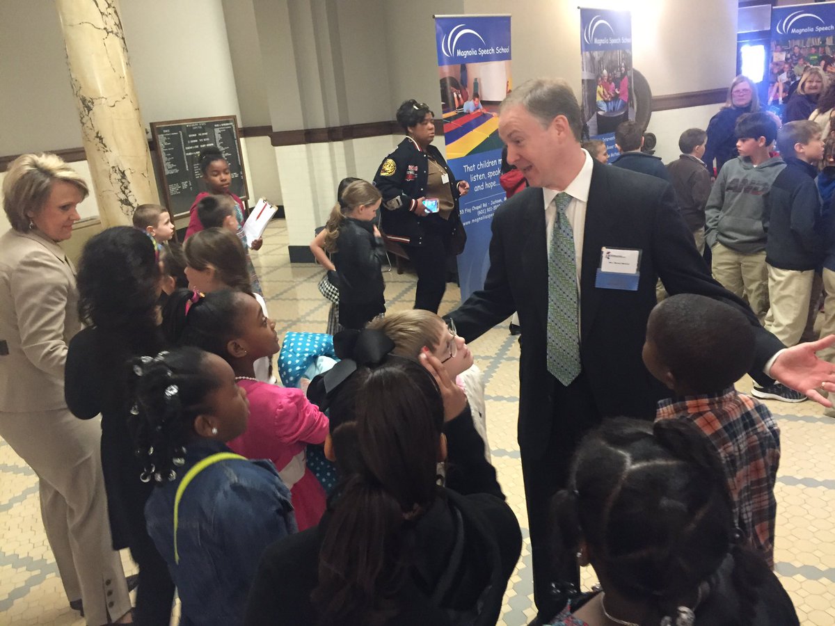mseconeducation's tweet image. MCEE Chair-elect Brad Maley @MyBXS talking about #financiallit with students at MCEE Day at the Capitol yesterday