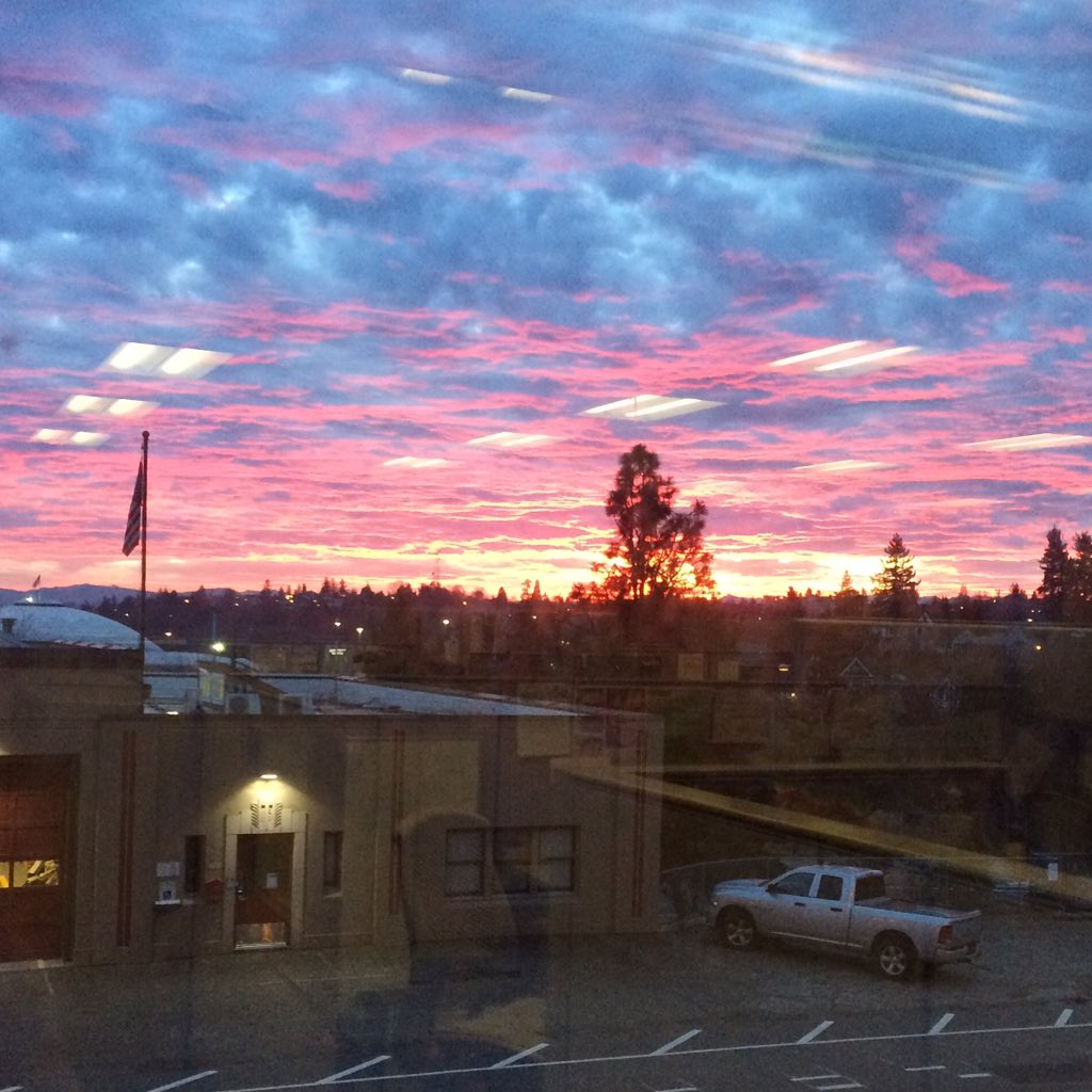 GoodwillBuzz's tweet photo. I think the Goodwill Coffee Buzz is located in a pretty great spot. #nofilter #pnw #gwcoffeebuzz https://t.co/JcypErChVc