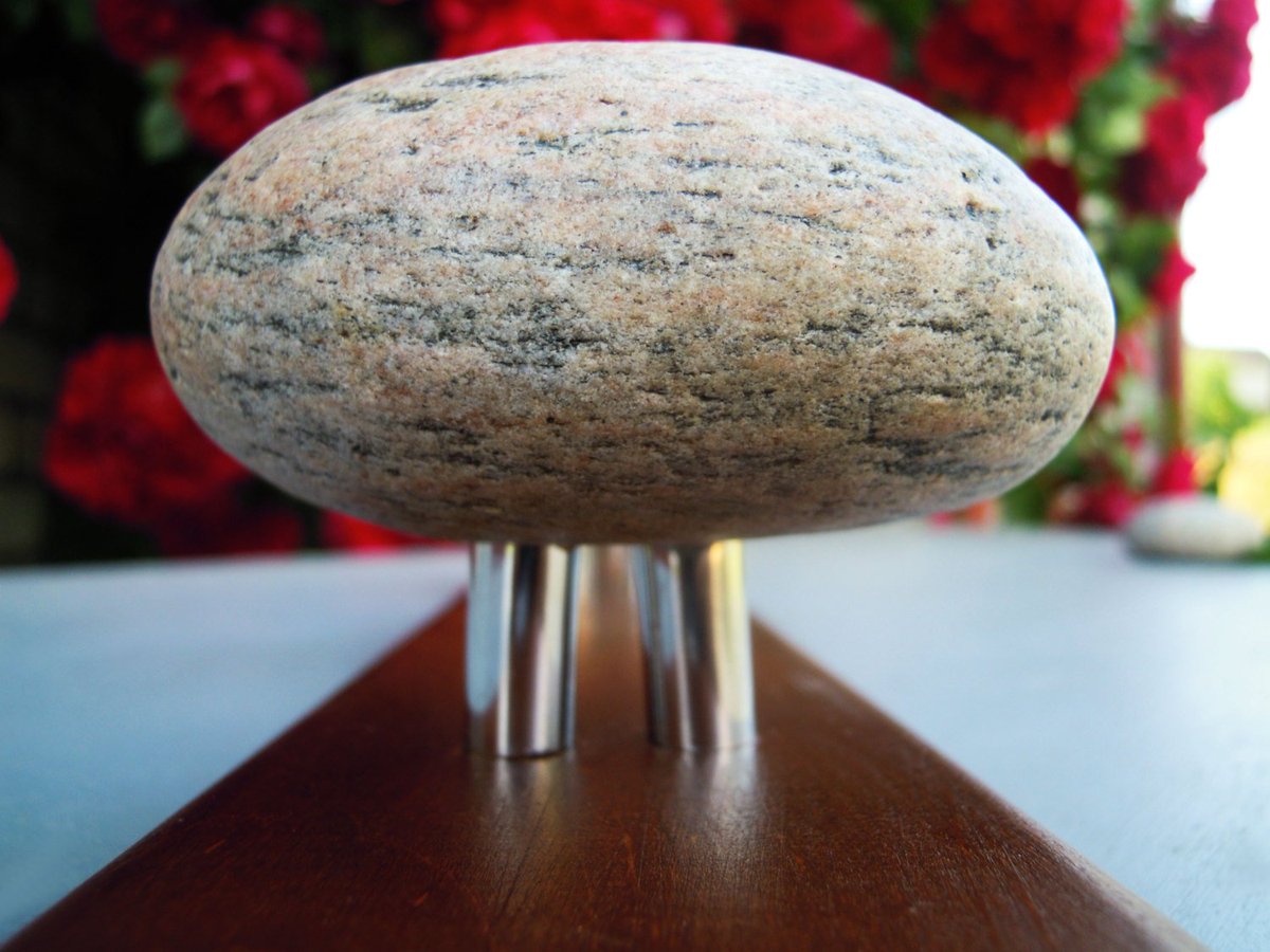 LEDinStone's tweet photo. Bathroom Accessories / 3 beach Stones / Metal pins Towel Holder / … https://t.co/7euNPQwvm4 #Etsy #WallMountedHanger https://t.co/iCctcJZGwS