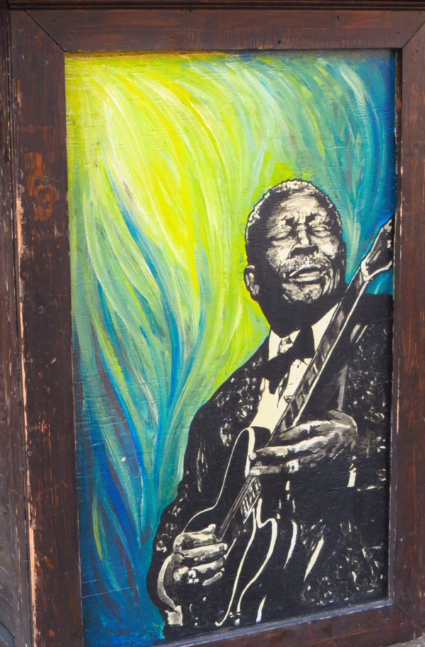 yourtake's tweet photo. B.B. King on Beale Street. Tweet us the #streetart you've spotted. (By @darafazel) https://t.co/K3r07bJfLk