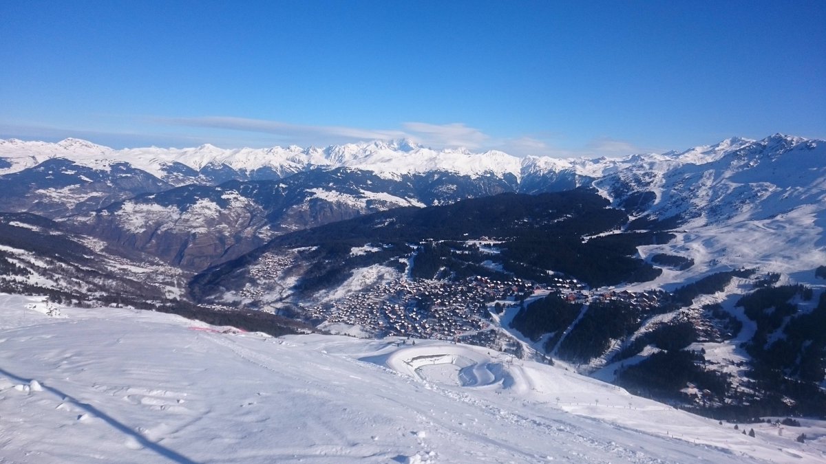 3Vallees_france's tweet photo. Super! RT @ESIski: Magnifique vue sur la station de #ski de @Meribel3vallees et les @3Vallees_france ! https://t.co/OYlTuhR0Wi