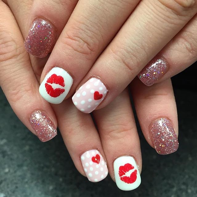 _nailartapp's tweet photo. Valentines Nail Art Inspiration. #nailartapp#valentinesnailart Check it out: 
 https://t.co/k398FOtdvD https://t.co/jZamf11ne8