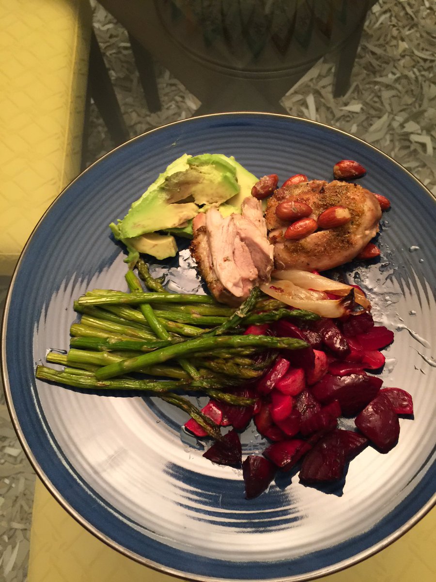 EdwinWilsonJr's tweet photo. @28toLIFE With football season over, #RealFoodFreedom /28 to Life began in this household yesterday evening. https://t.co/Hb9Igh49BL