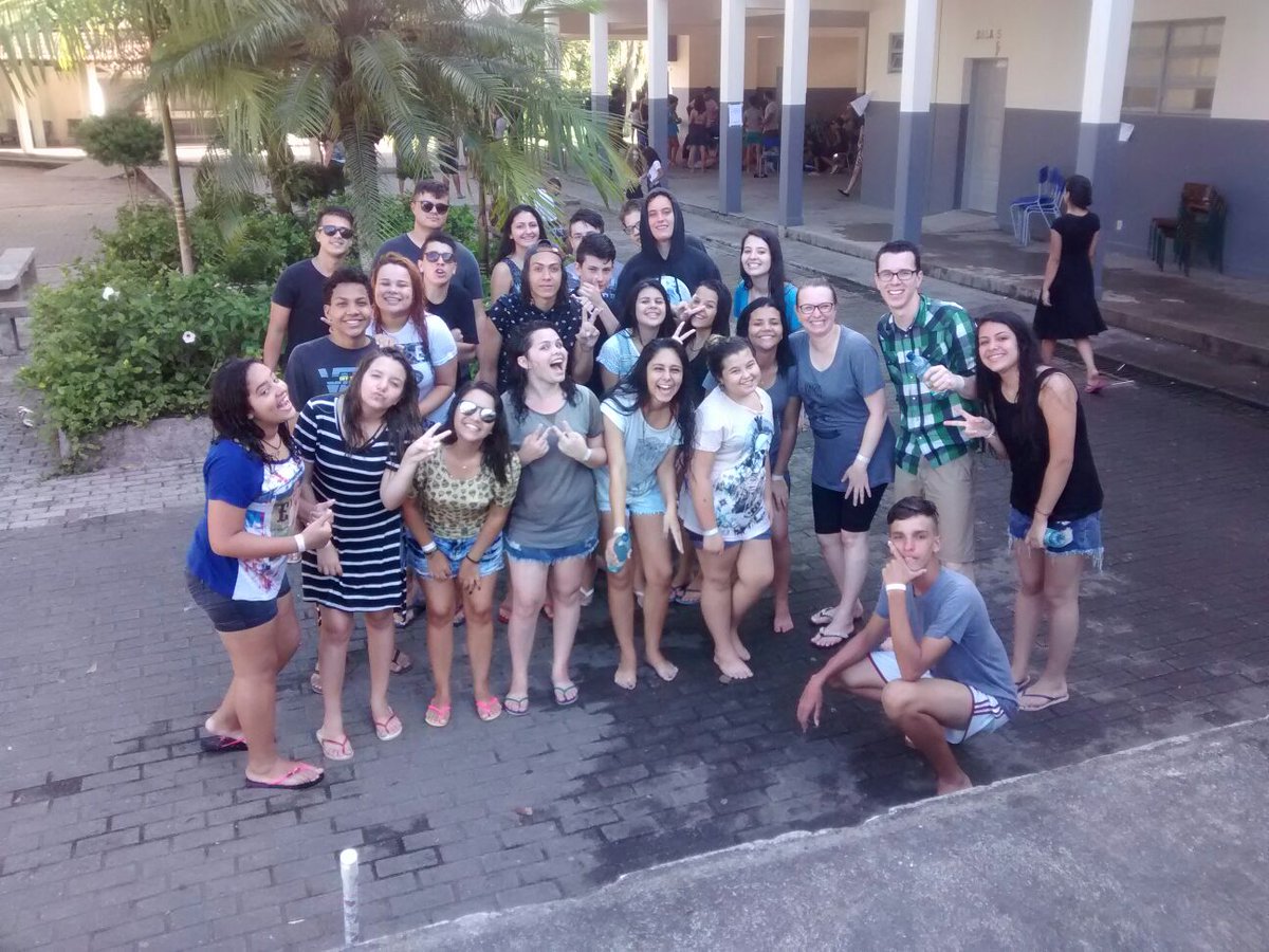 cristicalves40's tweet photo. Pessoal top. Molhados mas felizes...#melhorretiro @pacunhe_anhe @aluhohmann @willianandreiev @jeh498 @_Baarceeeloos https://t.co/DDUYtmqCvJ
