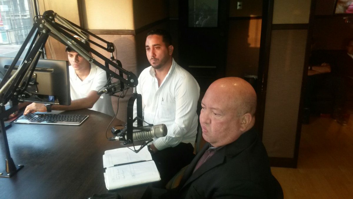 ECUPV's tweet photo. Hoy en @ultima_pagina tuvimos de invitado al Dr Samuel Viloria director del @HUMaracaibo
Por Metrópolis 103.9FM 📻 https://t.co/PdV6PGJhSa