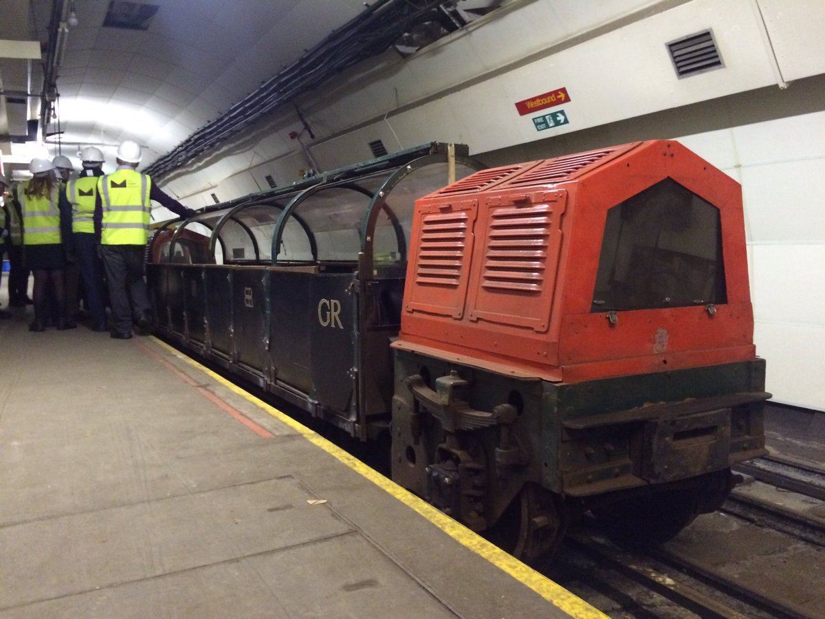 MrTimDunn's tweet photo. I won't spam yr timeline with any more #MailRail pics, but I hope you too get to visit @thepostalmuseum in 2017. https://t.co/5HnUeMHct6