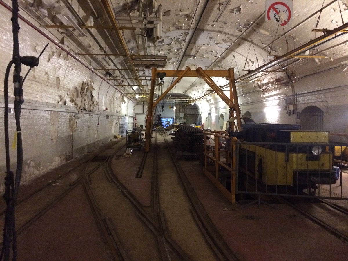 MrTimDunn's tweet photo. I won't spam yr timeline with any more #MailRail pics, but I hope you too get to visit @thepostalmuseum in 2017. https://t.co/5HnUeMHct6