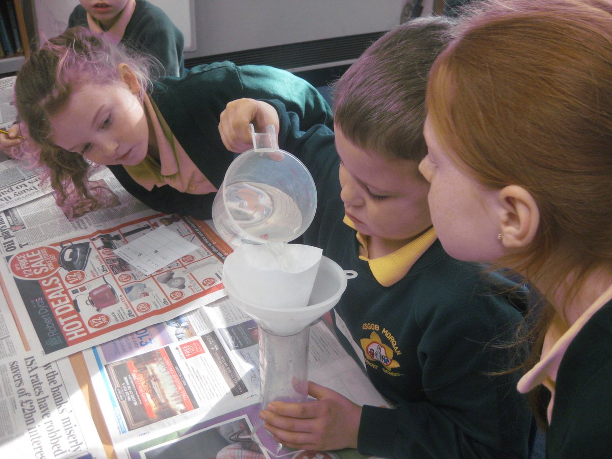 esgobmorgan's tweet photo. Year 3 carried out an investigation into which soil is the most permeable @CaST_Cymru @SoilAssociation #muckystuff https://t.co/u2Ij4lz0Yr