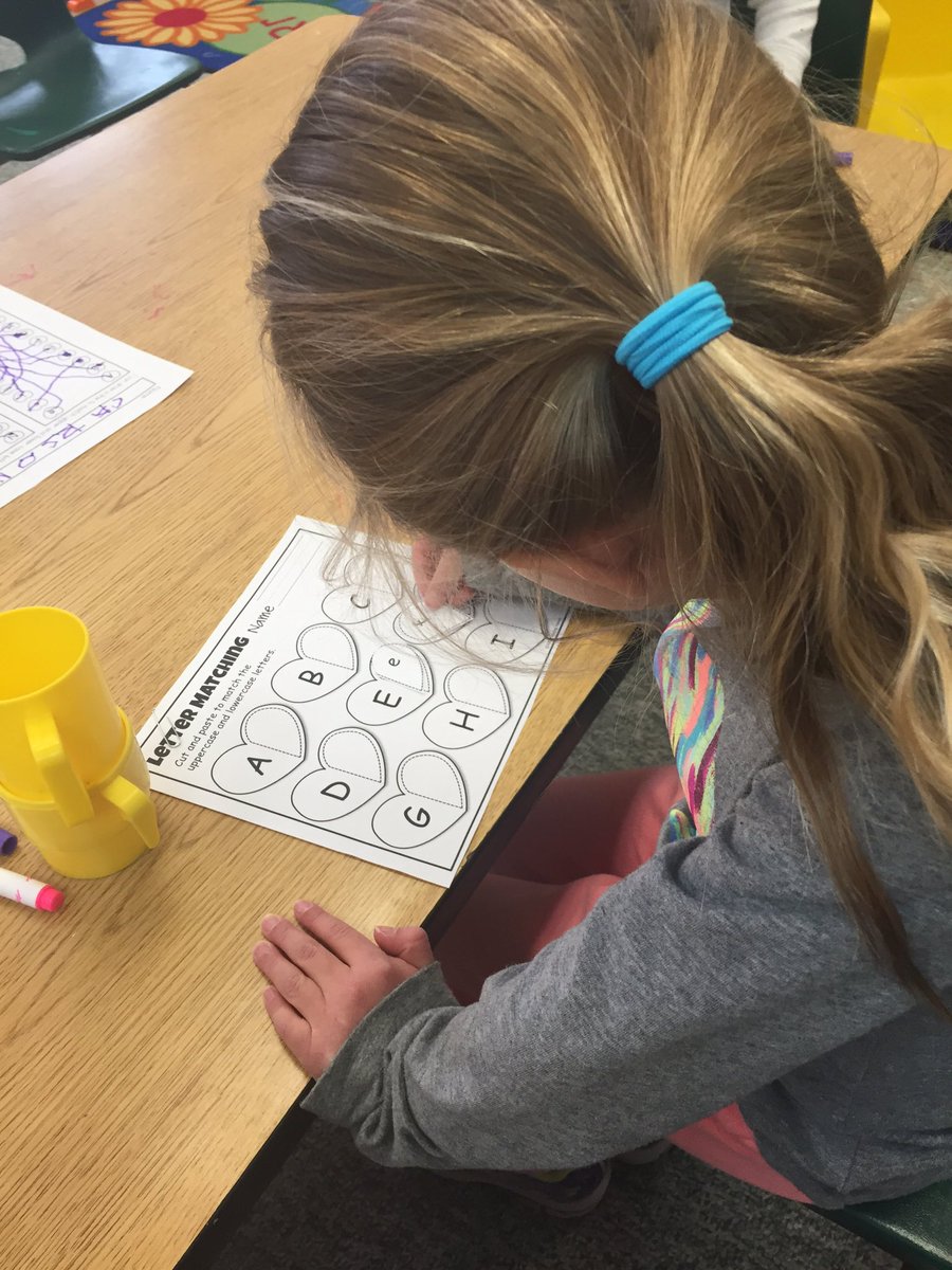 prek_110's tweet photo. Students are working on letter matching of upper and lower case letters #lettermatch #letters #prek #learning https://t.co/oQWzEQ4hq2