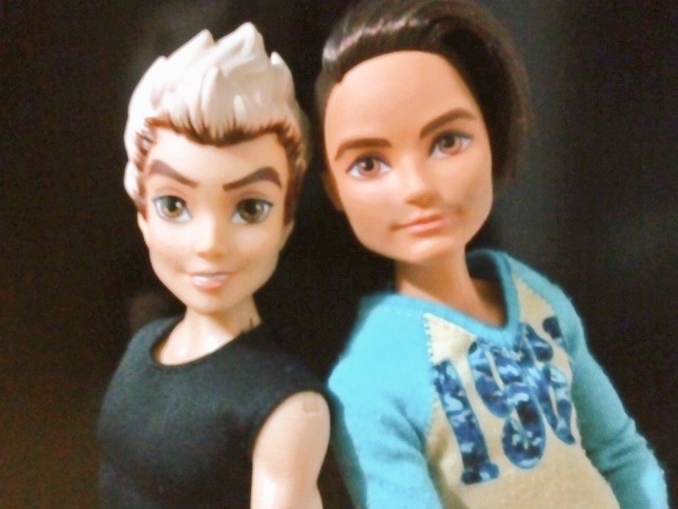 _HunterHuntsman's tweet photo. BFFS @LoganHarryxD @BFFSdescendants https://t.co/umRZm8SJo5