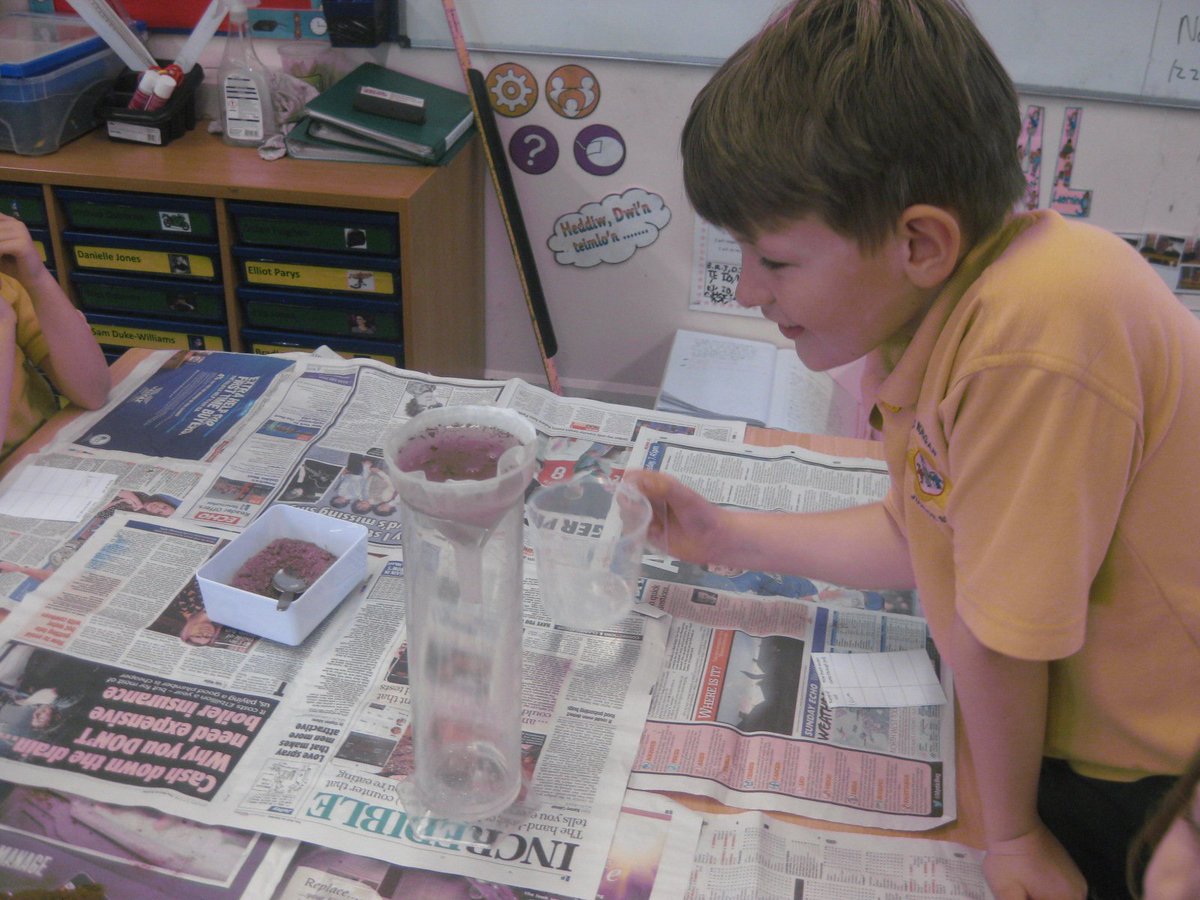 esgobmorgan's tweet photo. Year 3 carried out an investigation into which soil is the most permeable @CaST_Cymru @SoilAssociation #muckystuff https://t.co/HV96ZUuHpk