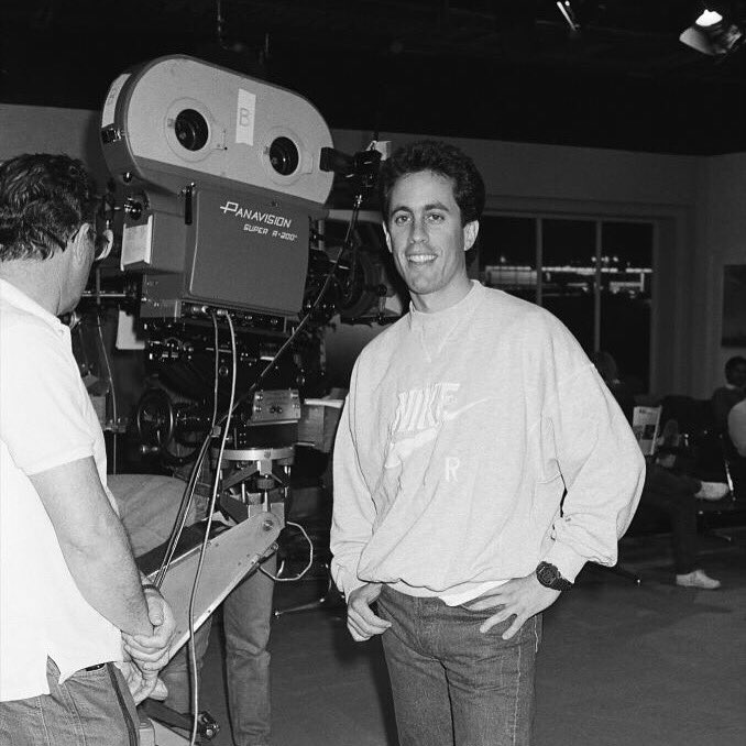 YourDailyRewind's tweet photo. #JerrySeinfeld on the first day of #filming his show in #1989

#oldschool #retro #vintage #throwback https://t.co/SoBbPJwIYT