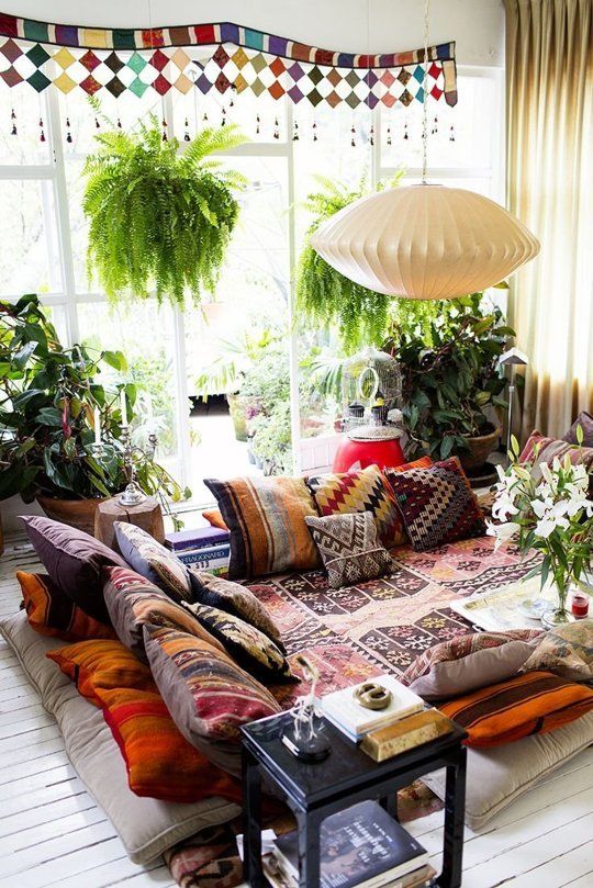 MelanieHonig's tweet photo. 10 Amazing Bohemian Chic Interiors https://t.co/G0v1eSj26M #athome #colorandpattern #designcrush #interiors #style https://t.co/ueKAcMVSWm