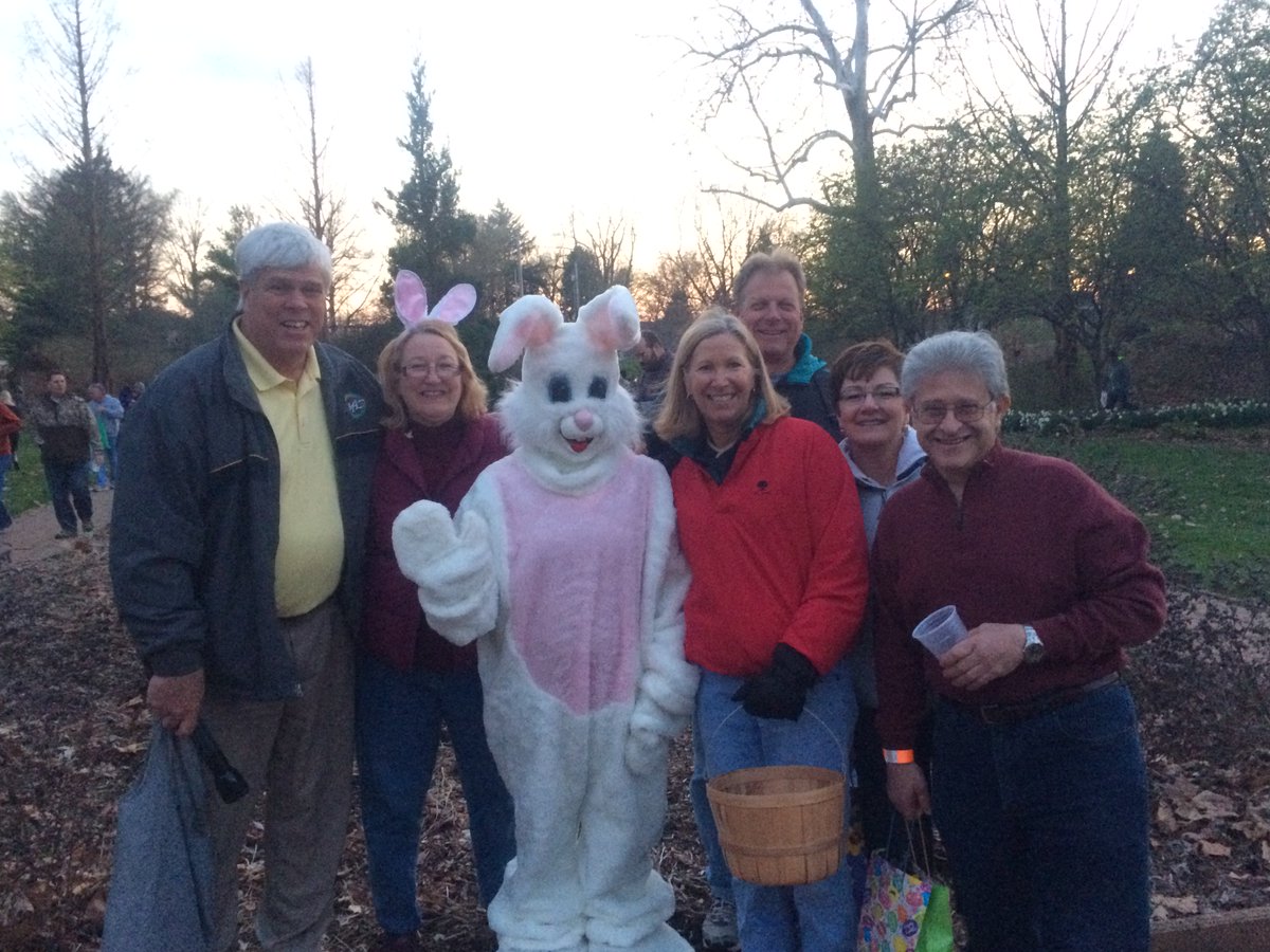 STCParksPlayMO's tweet photo. Join us this FRIDAY, 3/18 for our Adult #EasterEggHunt @ Wapelhorst Park! Register online @ https://t.co/Zs8GIaGSyn https://t.co/aDGJCfv4cT