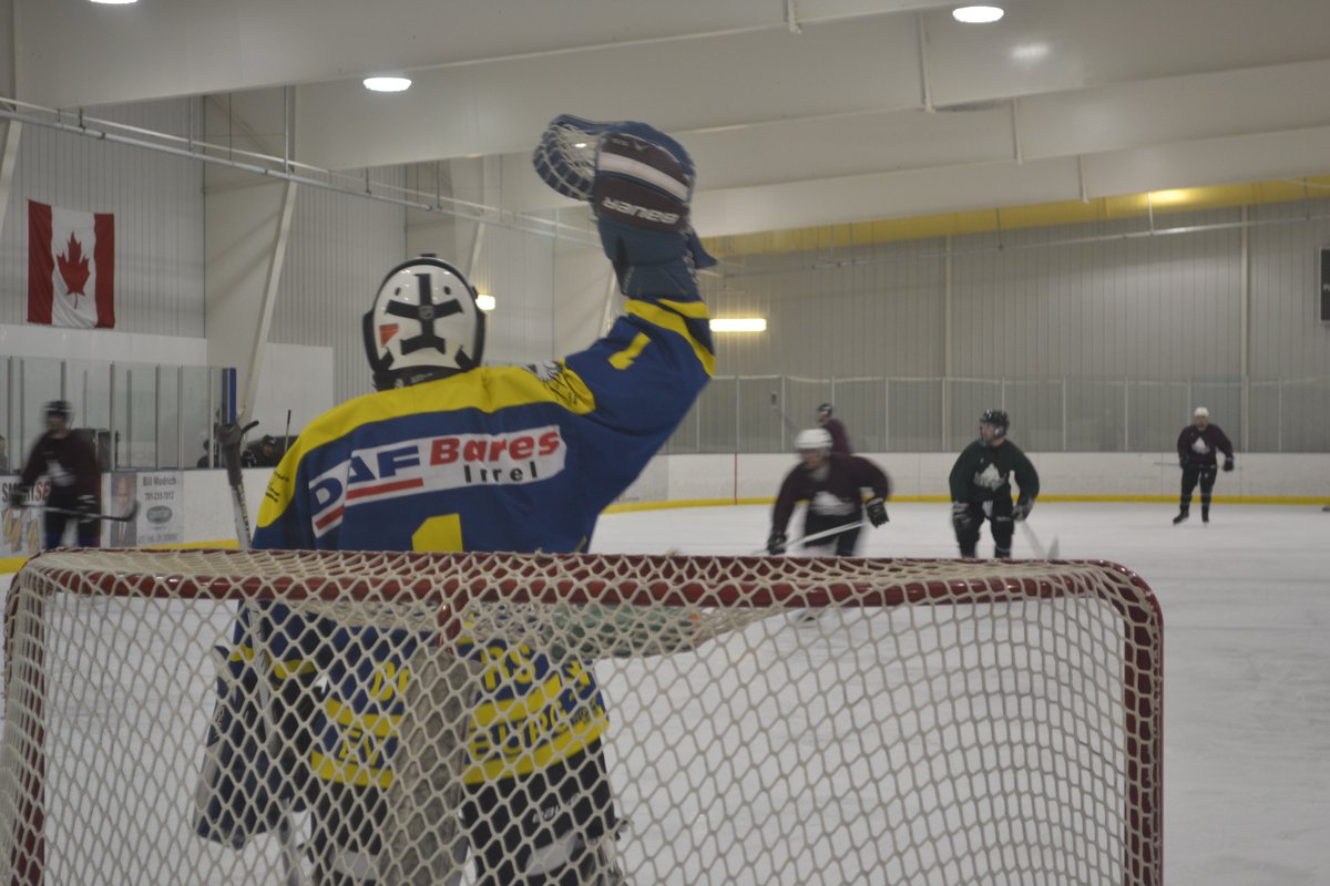 FargoParks's tweet photo. Drop In Hockey is happening today 11:30am-1pm at the Coliseum: https://t.co/hucJH3lZeT #ilovefargo #fargofun https://t.co/K6ew9wjTlK