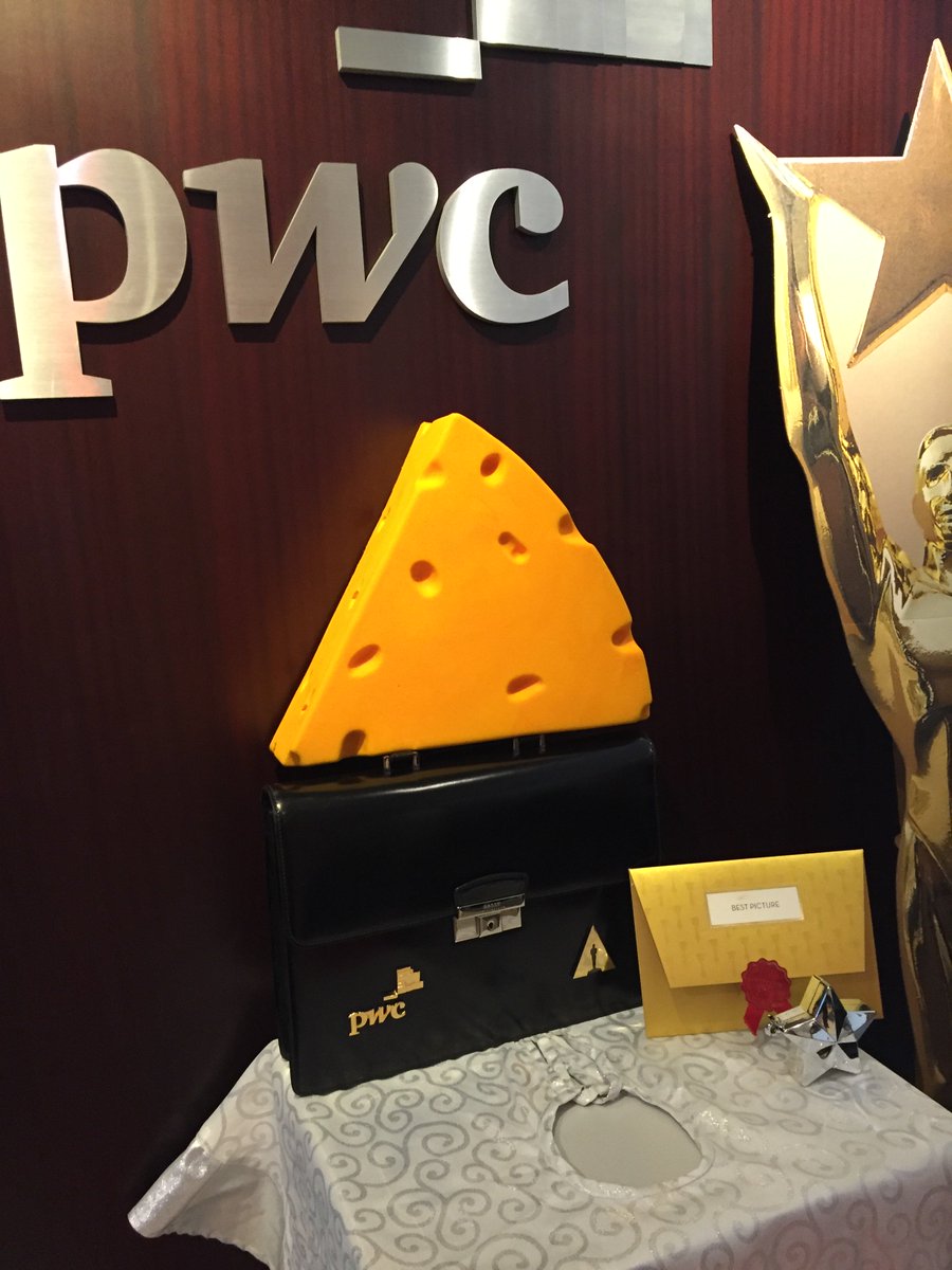 jenniferfahey4's tweet photo. Hey @aManAboutFilm, did you know there is an Oscar celebrity in
Milwaukee today? #BallotBriefcase #PwCLLP https://t.co/Ht02xQXLAR