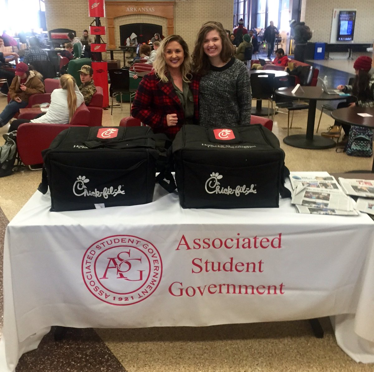 UARKASG's tweet photo. Tweet us a picture/summary of an article from today's newspapers &amp; come get FREE Chik-Fil-A!📰 #StartSpreadingtheNews https://t.co/13nG6Vbepw
