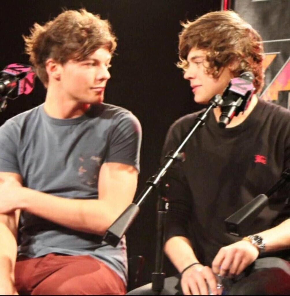 6 YEARS on Twitter "Quiero a alguien me mire como louis mira a harry y como harry mira a louis