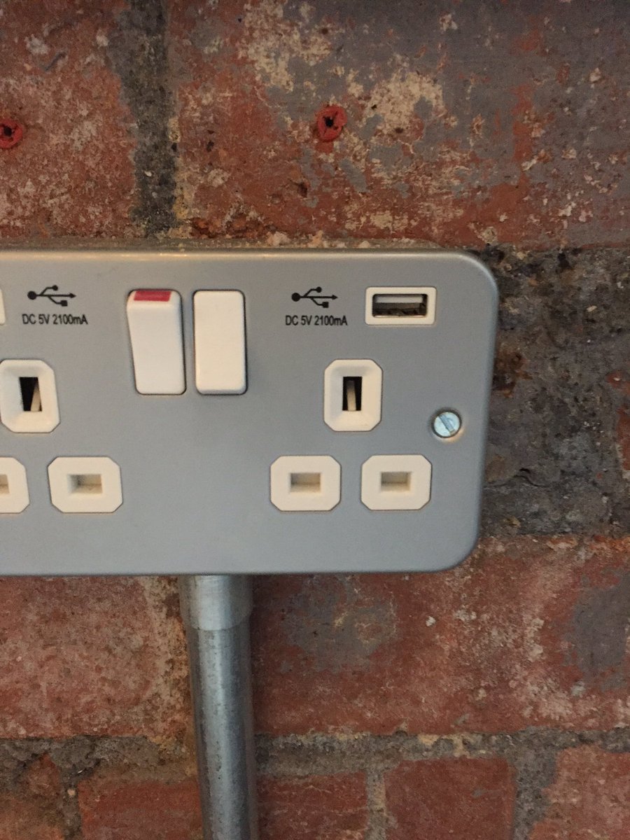 chrisgorrod's tweet image. The future is here #USBplug