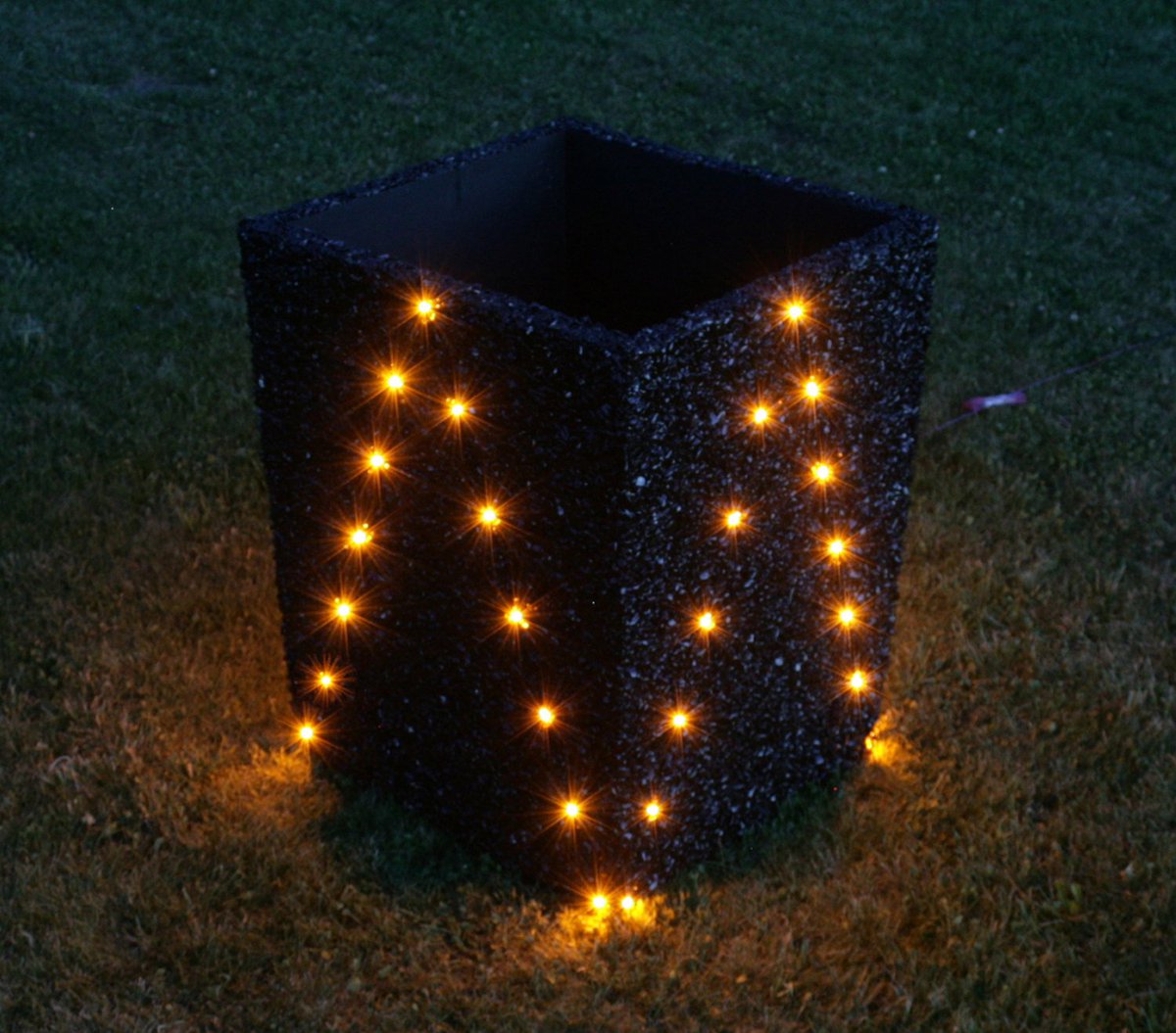 LEDinStone's tweet photo. PERSONALISED Solar Led lighted concrete Planter - modern lighted Sto… https://t.co/MNaWadT5zy #Etsy #ConcretePlanter https://t.co/wmFYMdaObF