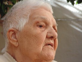 TomorrowsCare's tweet image. Independent Age publish leaflet to help people recognise signs of abuse bit.ly/1Q90NLK #stayingincontrol