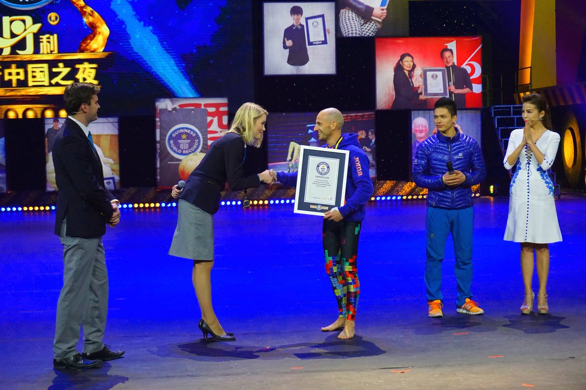 TazioIlBiondo's tweet photo. I #giudici mi dicono che sono riuscito a battere il precedente #record quindi...è un #Guinness #World #Record!! https://t.co/7Tj8zmfcgR