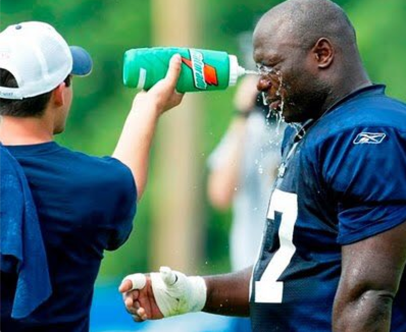 FakeSportsCentr's tweet photo. The average NFL salary for waterboys is $53000.... https://t.co/onJUnzzfKt