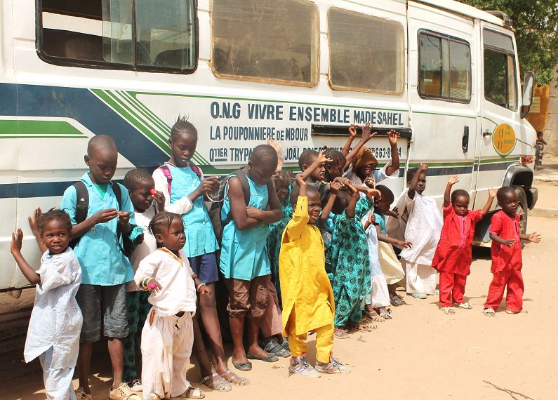 lapoupmbour's tweet photo. Convention de partenariat signée pour la scolarité, entre @LoulySenegal et la Pouponnière de Mbour! Un grand merci! https://t.co/u4DH7FMhhl