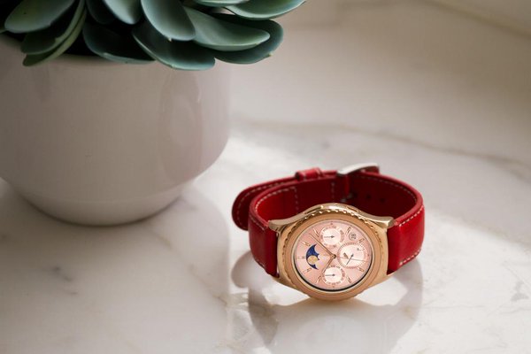 MyTrendyPhoneUK's tweet photo. A watch with as much personality as you. Watch bands designed by #SLGDesign. #GearS2classic https://t.co/y7RFbThE9S