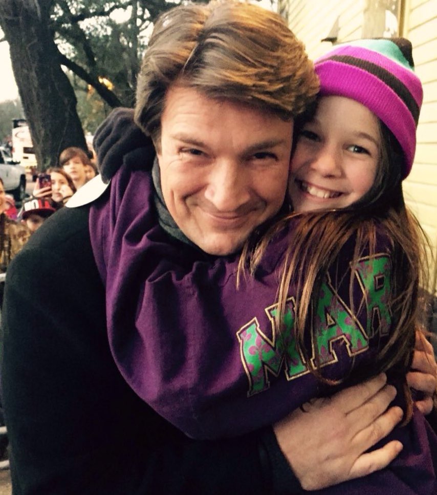 BRStanathan's tweet photo. Nathan com fã #hailorpheus. Sorrisos! 😍 via @/fisher_cyndi https://t.co/oshSdp5DCp