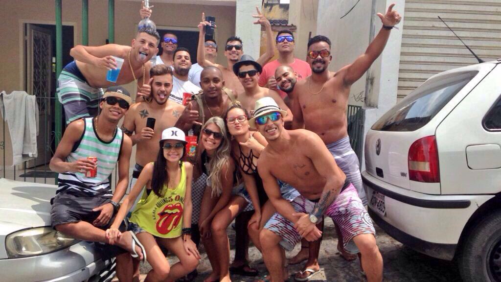 iuryandradee's tweet photo. Simplesmente a melhor galera hahaha #napele #batmanpramim https://t.co/SxIprmRHRi