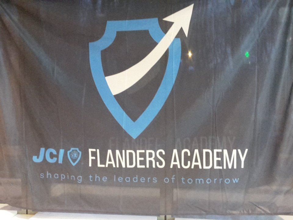 JCIFLAC's tweet photo. Deze hangt al op ! #readytoroll met @_Pepijn_ en @michel_helen #FLAC2016 https://t.co/LPjLXqBg6b
