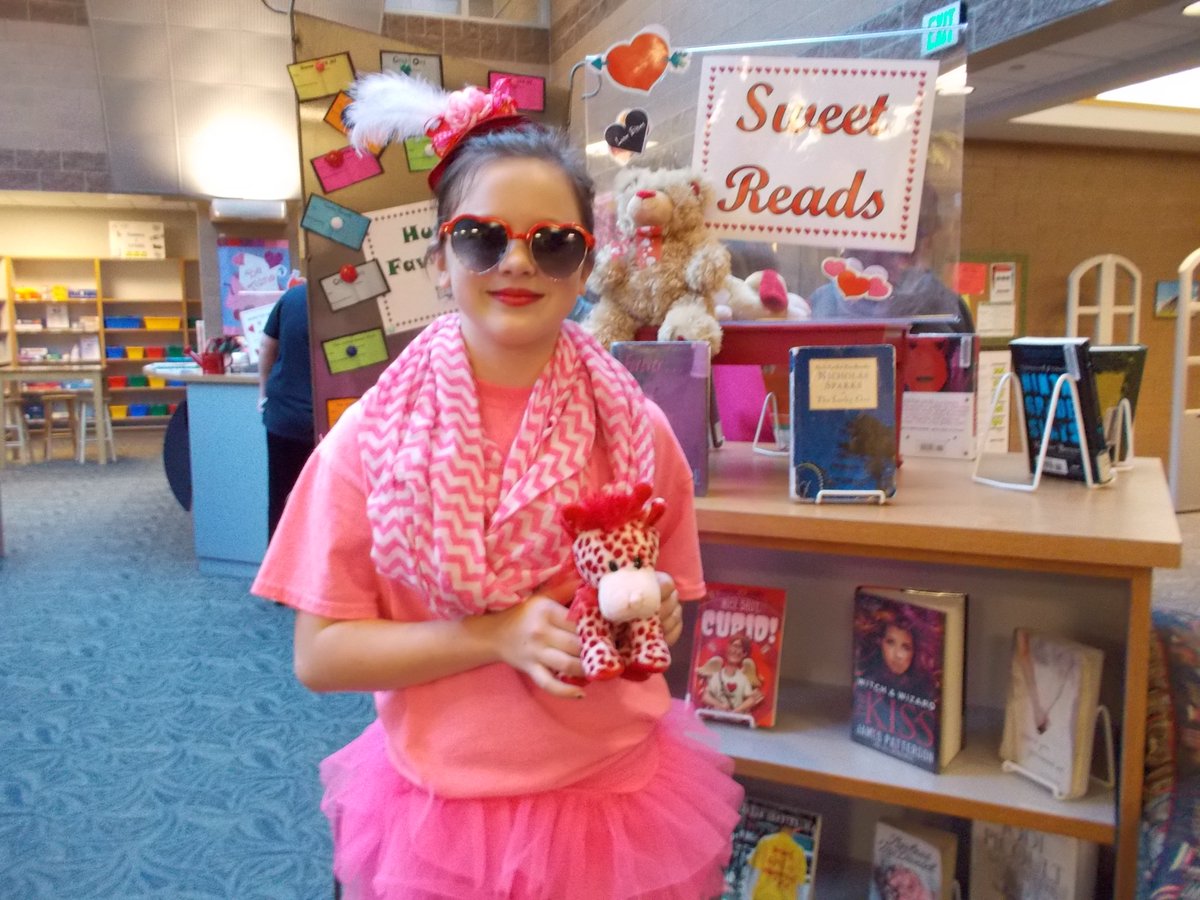 HMSDiscoveryDen's tweet photo. Wacky Valentine's Day! @HMS_huskies @HMSteamodyssey https://t.co/wx9W8XntcR