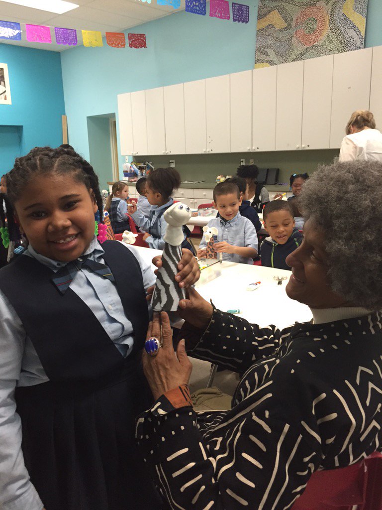 jillislearning's tweet photo. Making alebrijes at the National Museum of Mexican Art #VLAstyle https://t.co/71Fs90xVnw