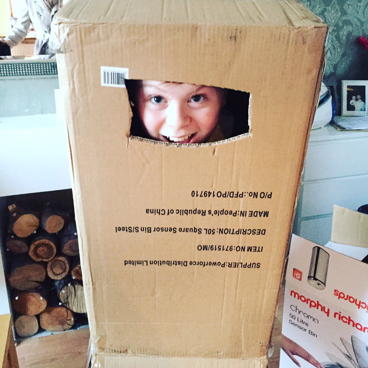 joedoylemoss's tweet image. Kids being kids #noipad #funinabox