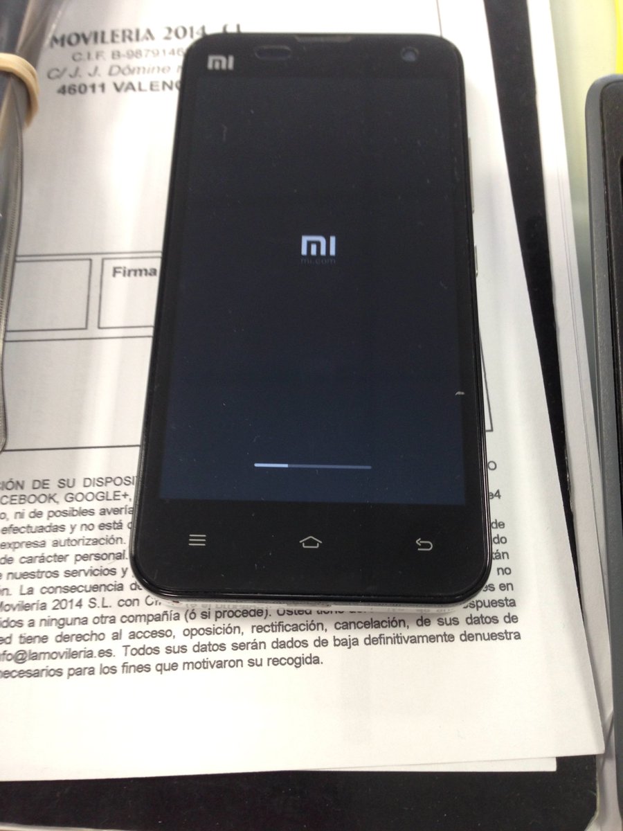 HumphreyMonguer's tweet photo. En @lamovileria currando a tope para que nuestros clientes como @adbregua queden satisfechos #xiaomi #mi2s https://t.co/oRdwS6N9Xp
