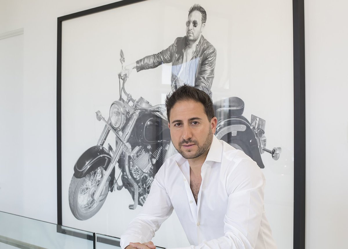 lahomemag's tweet photo. @TheMattAltman art collection in the new issue, includes a portrait by #JoelDanielPhillips @TheAltmanBros #MDLLA https://t.co/K0prpxvFr1