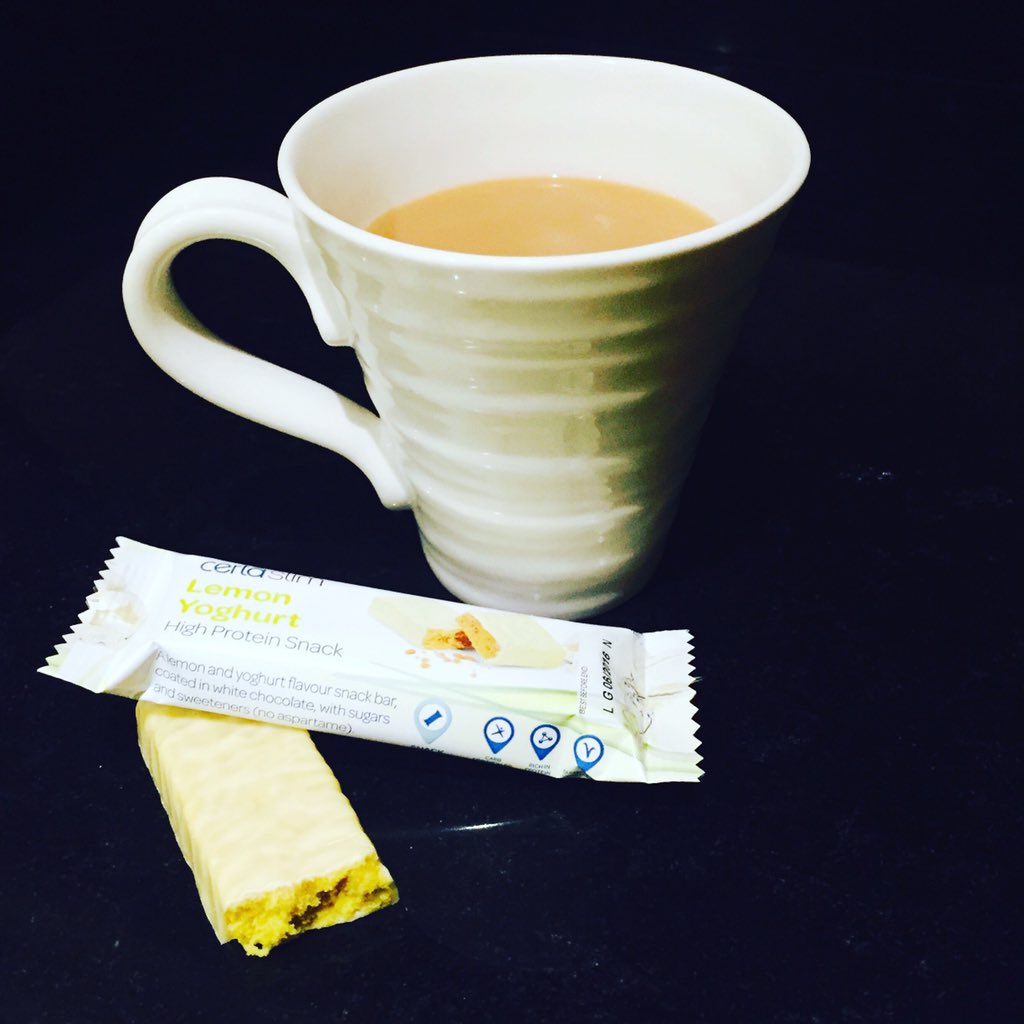 Certaslim's tweet photo. @Certaslim afternoon snack. Lemon Yoghurt #protein bar and a cup of tea. The diet that doesn't feel like a diet👍🏻 https://t.co/mnxk7CojLK