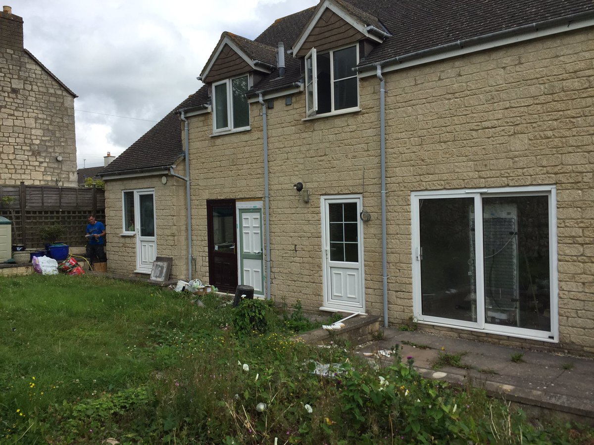 truhouseuk's tweet photo. Before and after: #stroudconservatories #creampvc #whiteshill #happycustomers https://t.co/yqDPGcCGUy