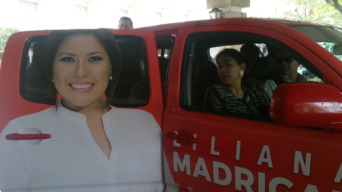 NachoRios1's tweet photo. En Ford lobo rotulada @LILIANAMADRIGAM con el slogan en rima #LilianaSigana Rumbo a su 2do. Día #Campaña https://t.co/GWvMmLnjWc