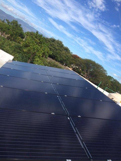 SolarUV's tweet image. Sistema de 3.12kWp en la ciudad de Colima.
Excelente inversión. Paneles @SunivaSolar e inversor @KACOnewenergy