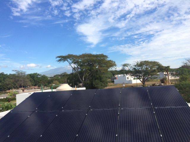 SolarUV's tweet image. Sistema de 3.12kWp en la ciudad de Colima.
Excelente inversión. Paneles @SunivaSolar e inversor @KACOnewenergy