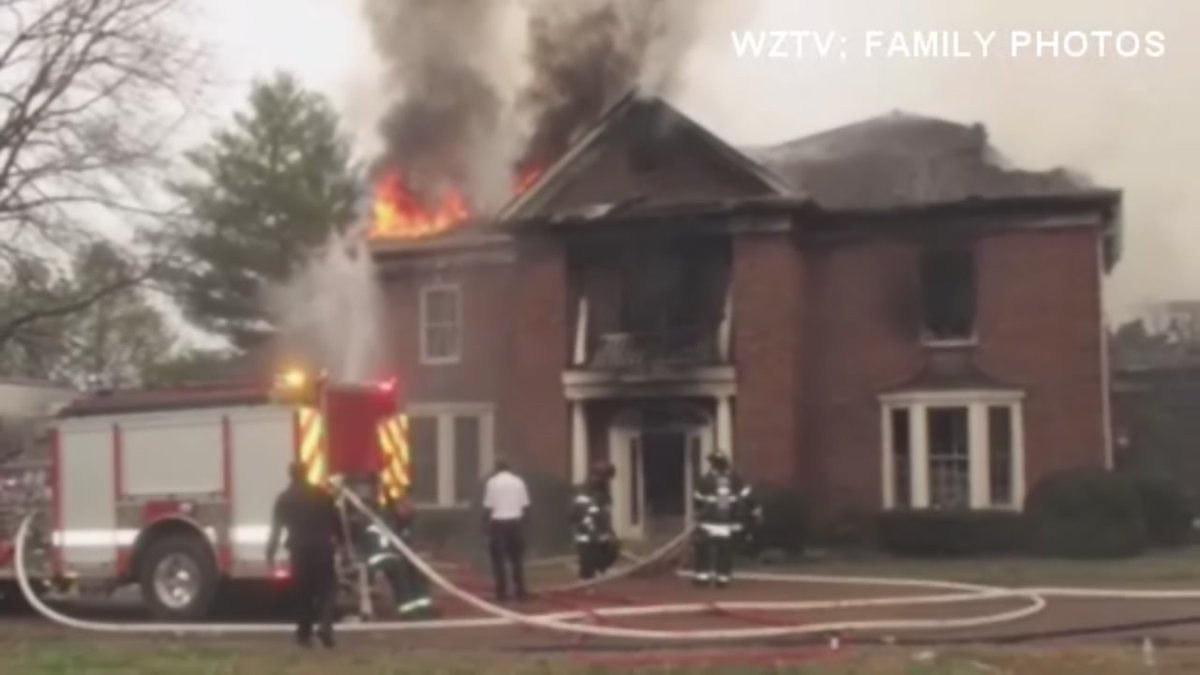 abc13houston's tweet photo. Hoverboard blamed for causing fire that destroyed mansion - https://t.co/LA1LN8MVPr #abc13 https://t.co/149uYtybFq