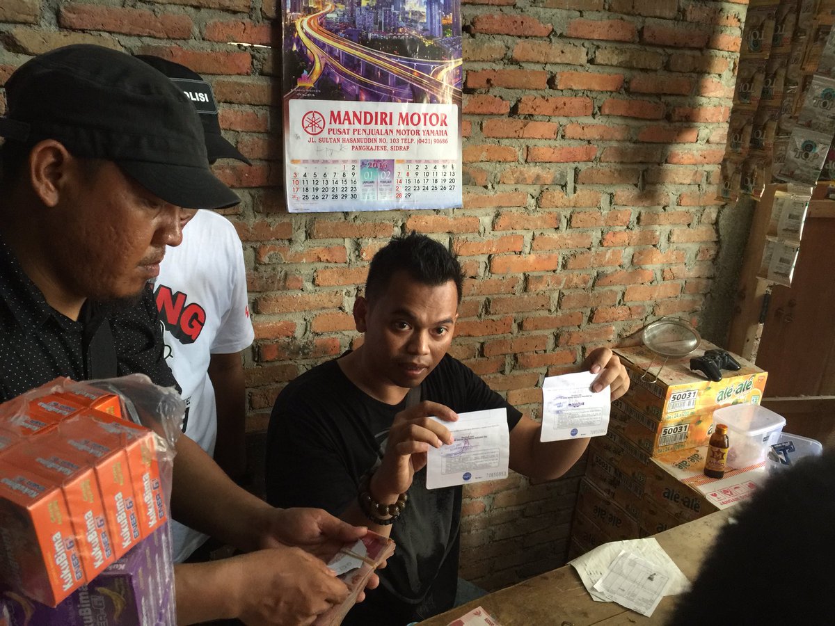 daeng_kanang's tweet photo. #Pengungkapan #Showbiz #PenipuanOnline #OmsetRatusanJuta #LintasProvinsi #SatIntelkamPolresSidrap https://t.co/RlUiEaAUmq