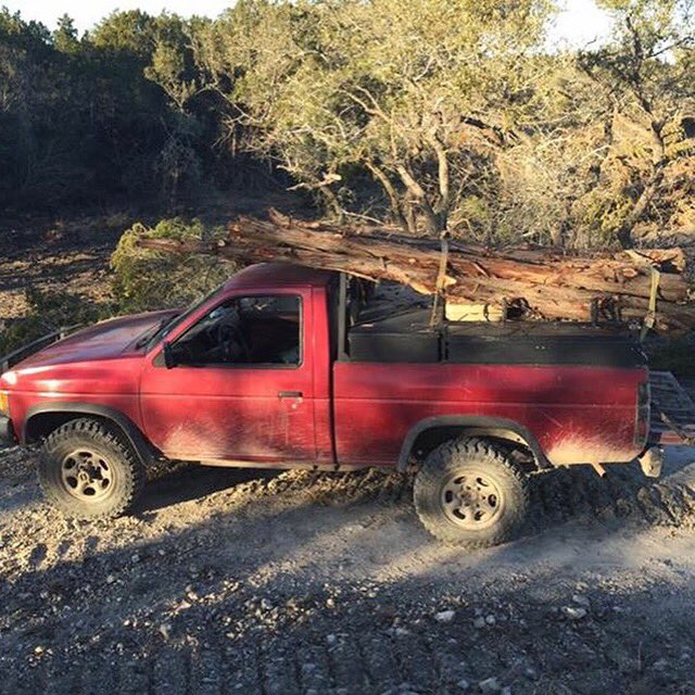 AHRobertHunter's tweet photo. Hog hunter by night, cedar chopper by day #AmericanHuggers #CedarChopper #CountryLife #LittleRedHuntingTruck https://t.co/KRkDBAdw96