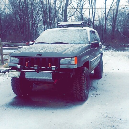 KilduffTyler's tweet photo. Really wish I had a garage so I could work on my jeep. https://t.co/bldejrQIXh