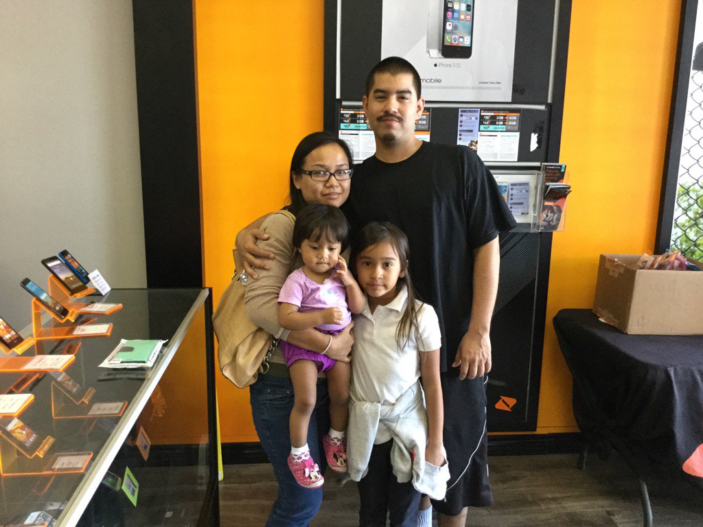 Callie_Sprint's tweet photo. Meet the newest members to the Boost family! #boostsocal #boostfamilyplan #konnectedwireless @gonzo_edj https://t.co/MAV1mhHuzA