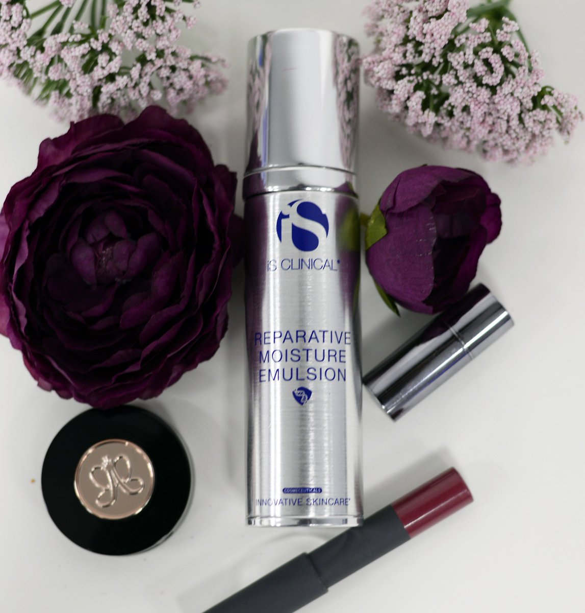iSCLINICAL's tweet photo. #REPARATIVEMOISTUREEMULSION is a rejuvenating moisturizer that is great for all skin types. https://t.co/lmIXY1o6xb