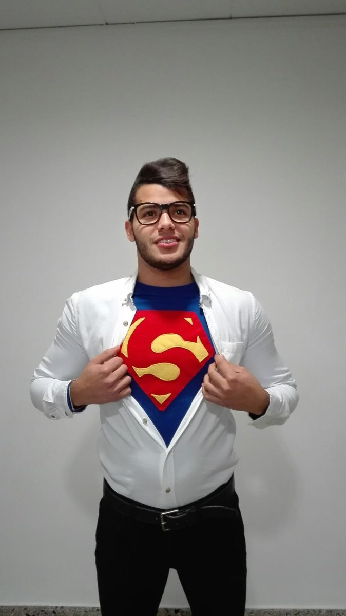 fabiomoree's tweet photo. Se tu propio heroe y que nada te quite la sonrisa :) #superman #Heroe #mallorca #ganas #FelizJueves #Happy https://t.co/d4vMjkYJnK